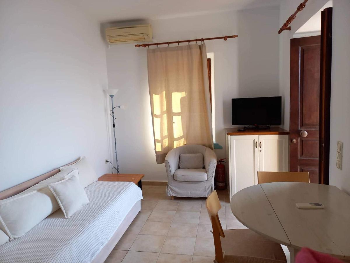 Villa Amalia Chalki Town Exterior foto