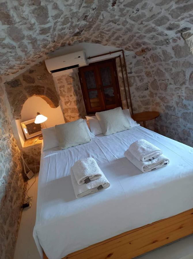 Villa Amalia Chalki Town Exterior foto