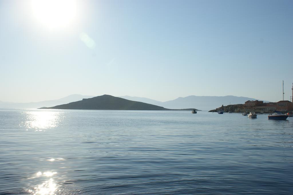 Villa Amalia Chalki Town Exterior foto