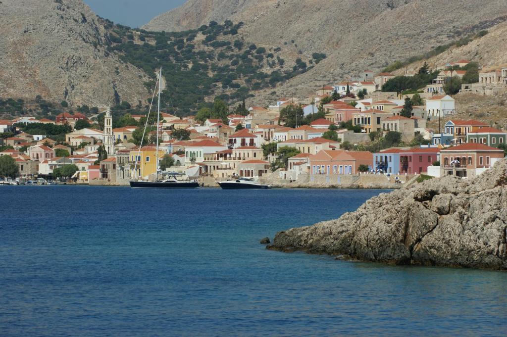Villa Amalia Chalki Town Exterior foto